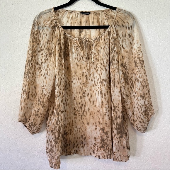 Club Monaco Tops - Club Monaco Silk Animal Print Blouse Size Medium